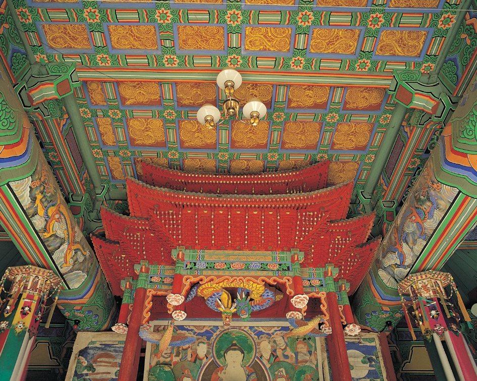 홍성 고산사 대웅전 내부 닫집 및 천장