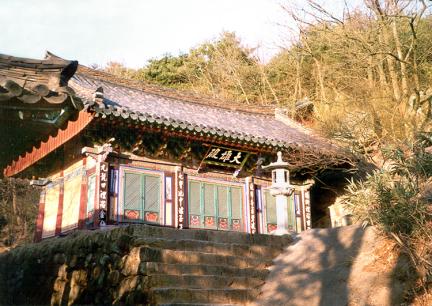 Daeungjeon hall in Baegyulsa Temple