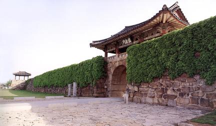 Jinnammun Gate of Town Wall in Haemi