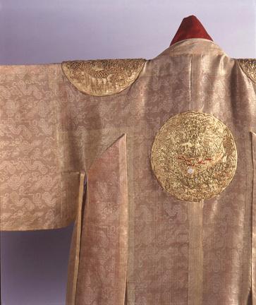 Kings robe with dragon decration(back)
