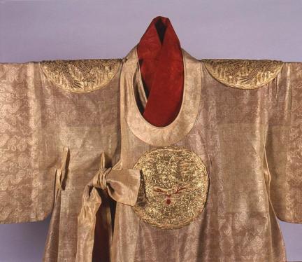 Kings robe with dragon decration(front)