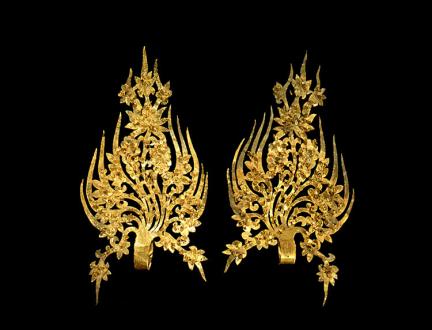 A Pair of Gold Ornaments for Diadem of the King