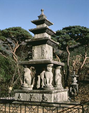 Four-Lions-Supported Three Storied Stone Pagoda  in Hwaeomsa Temple