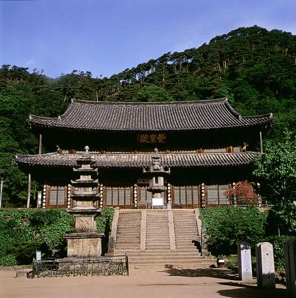 Gakhwangjeon Hall in Hwaeomsa Temple