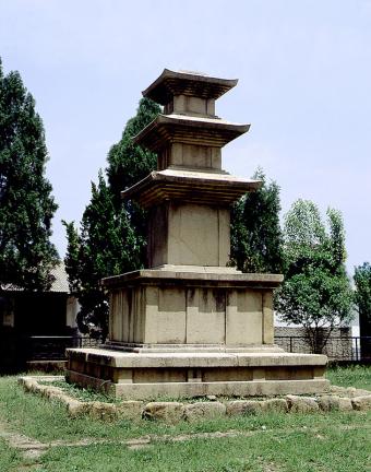 Three Storied Stone Pagoda at the East in Suljeong-ri