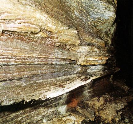 The traces of lava flow(Manjanggul cave)