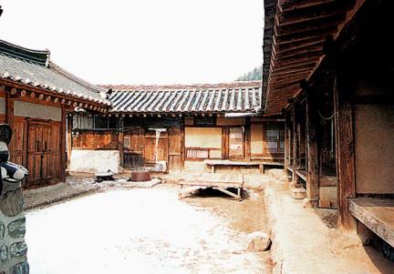 The Birthplace of Yi Hangro(Housewifes quarters)