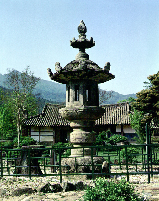Stone Lantern in Silsangsa Temple