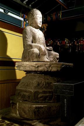 Seated stone buddha statue of Ganwolsa Temple site