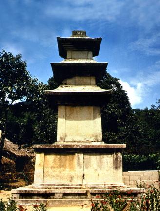 Three storied stone pagoda of Cheongsongsa Temple site