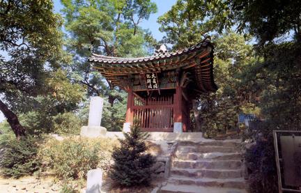 Monument to Sutra Library in Silleuksa Temple