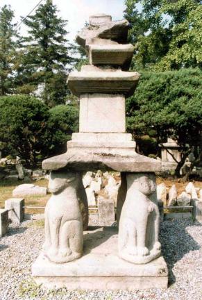 Four-lion three storied stone pagoda in Gwaeseok-ri, Hongcheon