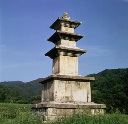Three storied stone pagoda of Geodonsa Temple site