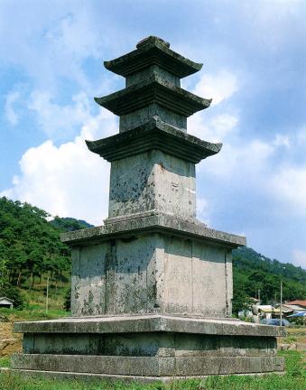 Three Storied Stone Pagoda in the West of Seongjusa Temple site
