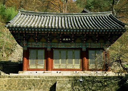 Lower Daeungjeon Hall in Janggoksa Temple