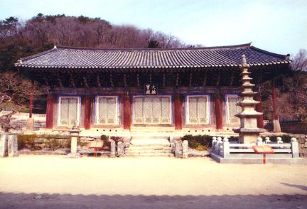 Daeungjeon Hall in Seonunsa Temple