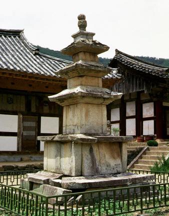 Three storied stone pagodas of Seonamsa Temple