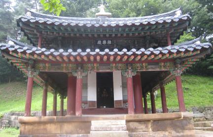 Geungnakjeon hall in Bongamsa Temple