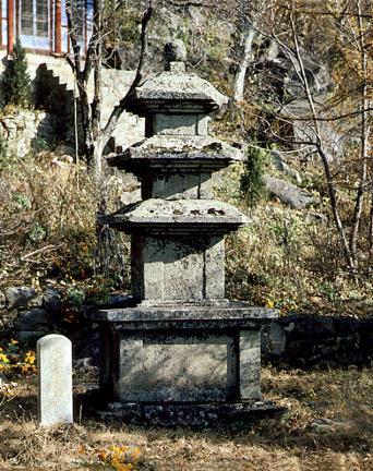 Three storied stone pagoda of Maneosa Temple