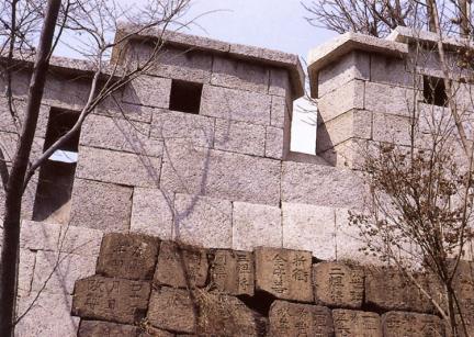 Seoul Castle Walls(Near Heunginjimun Gate)