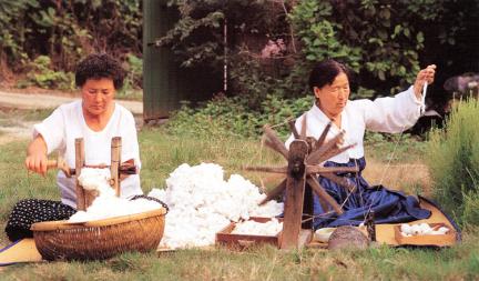 Cotton cloth weaving of Naju