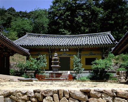 Geungnakjeon Hall in Bongjeongsa Temple