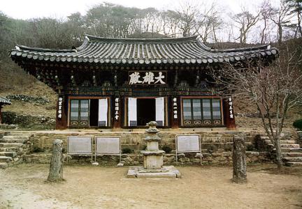 Daeungjeon Hall of Cheongnyongsa Temple