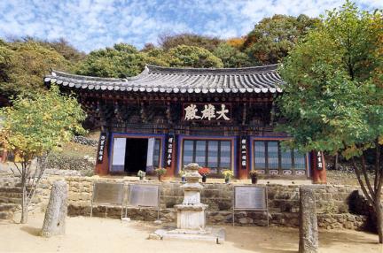 Daeungjeon Hall of Cheongnyongsa Temple