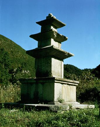 Three Storied Stone Pagoda in Mujangsa Temple Site