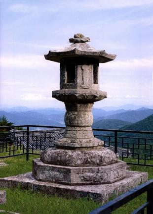 Stone Lantern in Cheongnyangsa Temple