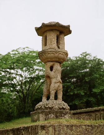 Twin-lion stone lantern of Yeongamsa Temple site