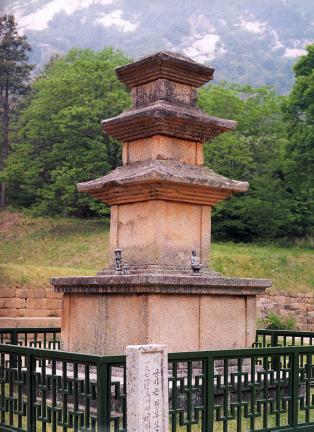 Three storied stone pagoda of Yeongamsa Temple site